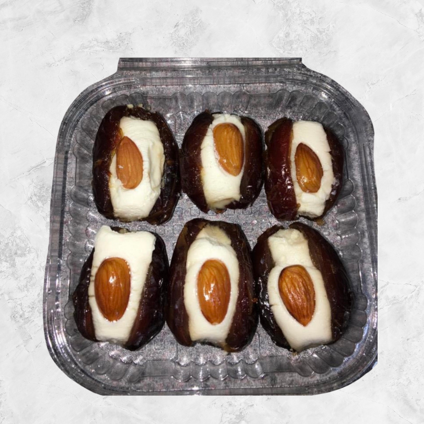 Dadels gevuld met roomkaas en amandel