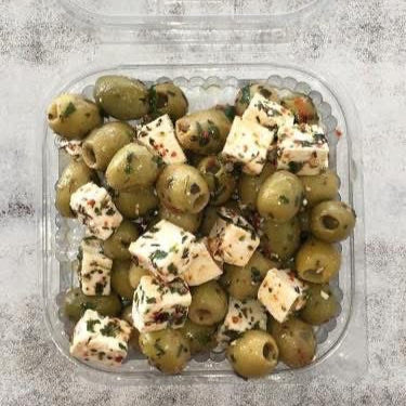 Olijven met feta blokjes